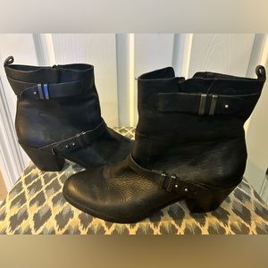EUC Gray by Saks Fifth Avenue Booties black griege color Size 10